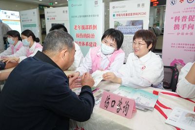 護理健康咨詢、愛心義賣&hellip;護士們這樣過節(jié)