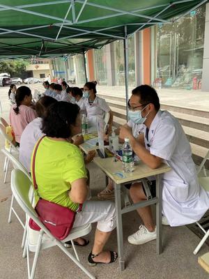 醫(yī)幼及場館服務(wù)中心組織開展慶祝建黨100周年大型義診活動