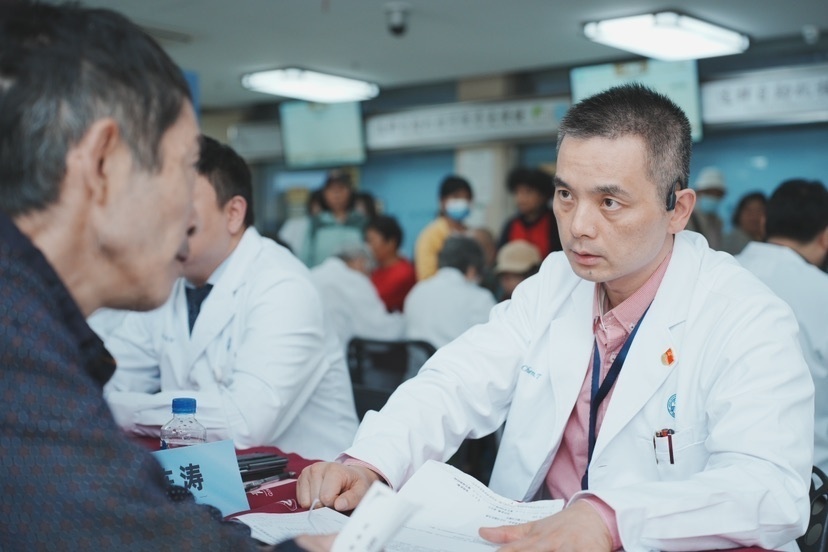 青浦籍醫(yī)學(xué)專家&ldquo;組團(tuán)回鄉(xiāng)&rdquo;義診 推動優(yōu)質(zhì)醫(yī)療資源下沉基層