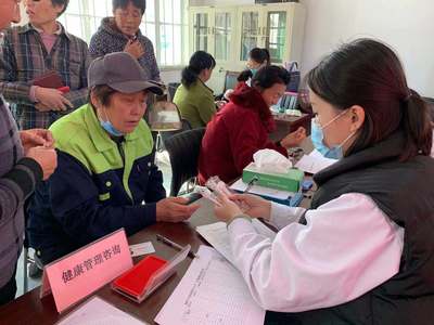 槐蔭區(qū)玉清湖社區(qū)衛(wèi)生服務(wù)中心下村開展聯(lián)合國(guó)糖尿病日健康咨詢